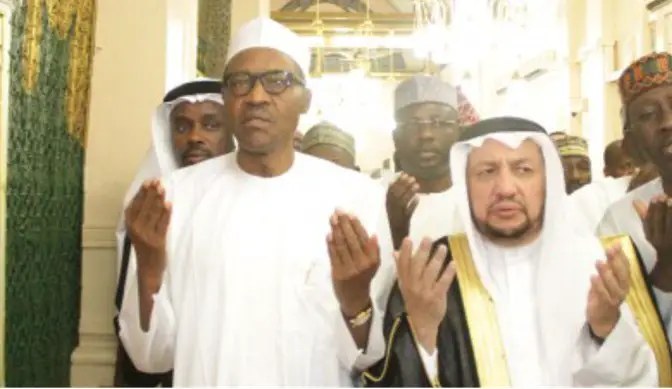 Buhari Run to Saudi Mosque to pray