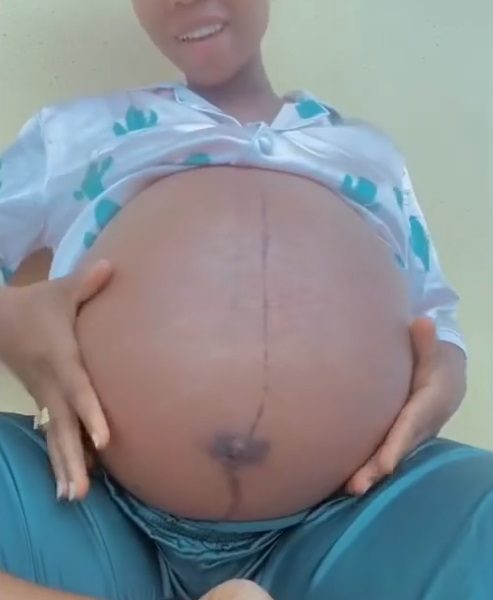 "Women are strong" - Mother of Twins receive praises after she showed off her heavy baby-bump. - YabaLeftOnline