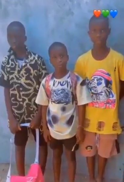 "We wan do yahoo yahoo" - Young boys looking for where to learn online fraud tell man after knocking at his gate in Edo (WATCH) - YabaLeftOnline