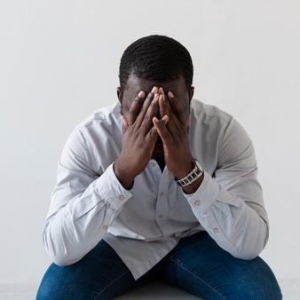 US-based Nigerian man attempts suicide after the wife he came to pick in Nigeria, conned him into bringing all her family members and her boyfriend to the US and then filed for a divorce - YabaLeftOnline