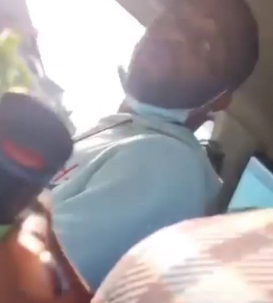 Lady confronts a man for s3xually harassing her in a bus; he claims it’s because she’s wearing a leg chain (video) - YabaLeftOnline