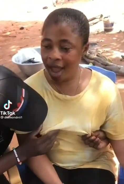 Viral video: Lady allows two 'area boys' to publicly fondle her b00bs (Watch) - YabaLeftOnline