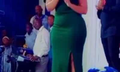 Pastor caught looking at a woman's butt during church service (Video) - YabaLeftOnline