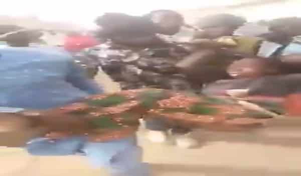 Lady Caught Trying To Kidnap A Child In Kano (Video) ⋆ Yinkfold