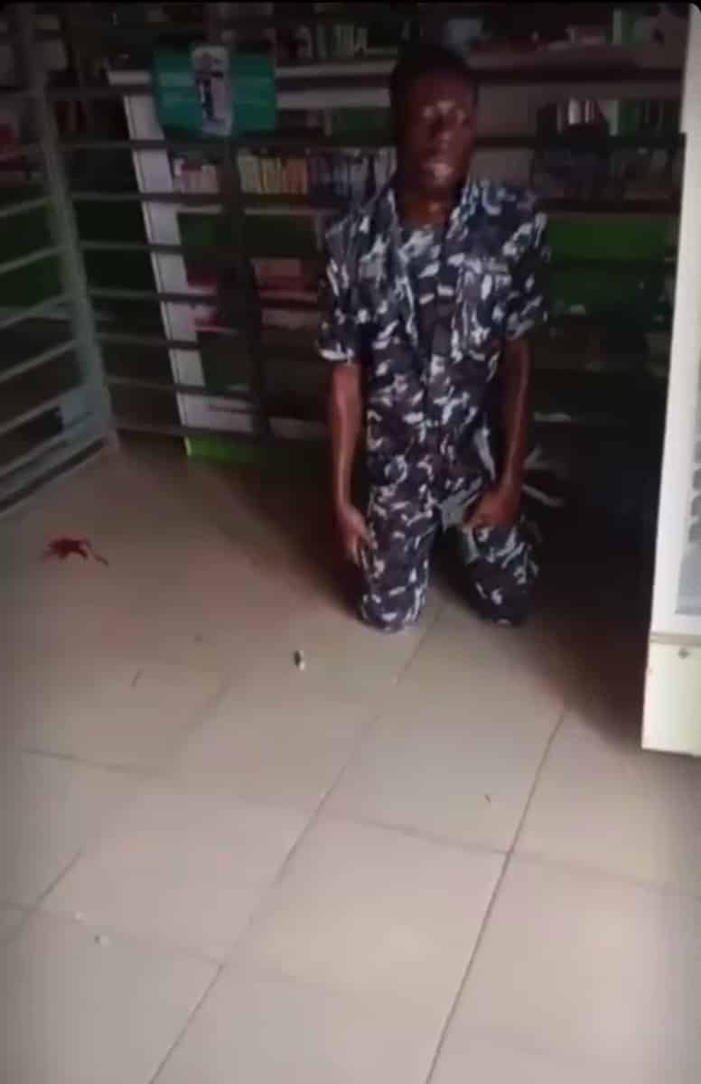 "In my life, I have never seen a policeman look this traumatized" - Man shares video of a police officer who hid in a nearby shop after gunmen k!lled three of his colleagues at a checkpoint in Enugu - YabaLeftOnline