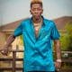 Shatta Wale seen kissing his male security guard, Shatta Kumoji, on the mouth after gifting him one of his diamond neck chains (video) - YabaLeftOnline