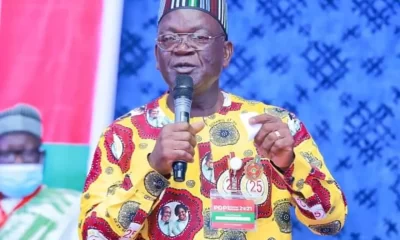 Governor Samuel Ortom of Benue State has accused the Peoples Democratic Party, PDP, presidential candidate, Atiku Abubakar of waging a personal vendetta against him. Ortom explained that Atiku’s action was because he demanded an apology for wrongly accusing him of profiling the Fulani in Benue State. Ortom, who further accused Atiku of shunning him in the appointment of his campaign team, revealed this at the State’s Government House in Makurdi. He recounted calling Atiku to debunk the statement in the media, but he never did. The governor vowed never to stop to keep quiet over the killings and displacement of people of the State by herders. According to Ortom: “When Atiku spoke at the Arewa House a few days ago, accusing me of profiling the Fulani as criminals, I called him to express my displeasure over it and called on him to apologise and to also call his media handlers to order over the misinformation. “Atiku never did and has gone around to snub me in the recruitment of his campaign structure. Anyway we are waiting for the day of the election. “I have Fulani people in my government and they can live freely in the State. But they have to respect the law of the State. “Several attacks by herdsmen have left our State desolate with over two million IDPs in camps and they say I should not talk.”