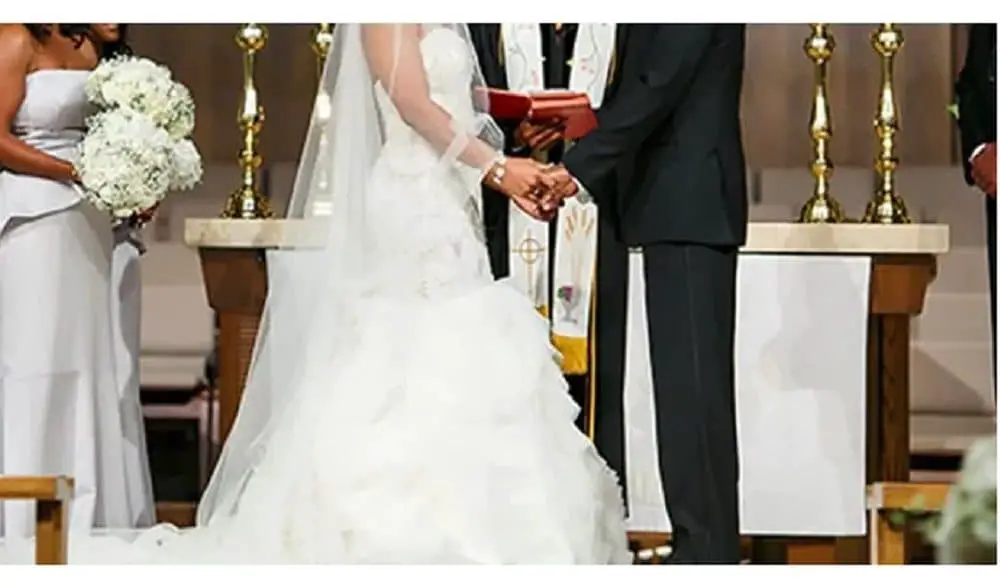 Pastor ends ongoing wedding after learning the couple smooched during courtship